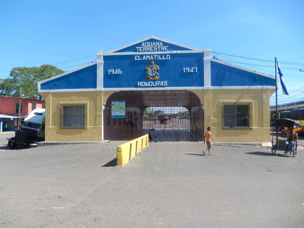 immigration building at El Amatillo on the Honduras El Salvador border