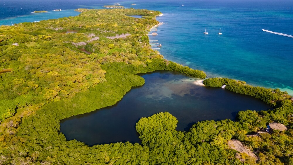 overview of the Rosario Islands in Colombia
