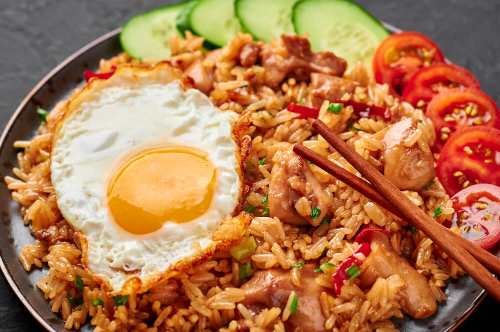 Must try foods in Indonesia for travelers - Nasi Goreng