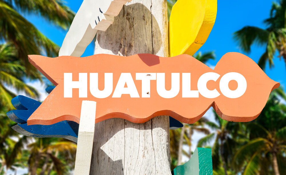 colorful Huatulco sign