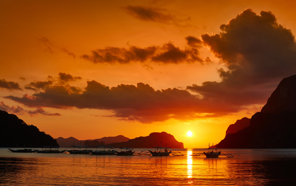 orange sunset on El Nido
