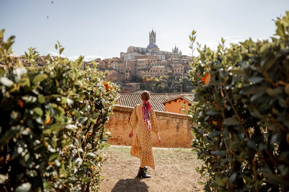 girl between the bushes in Italy