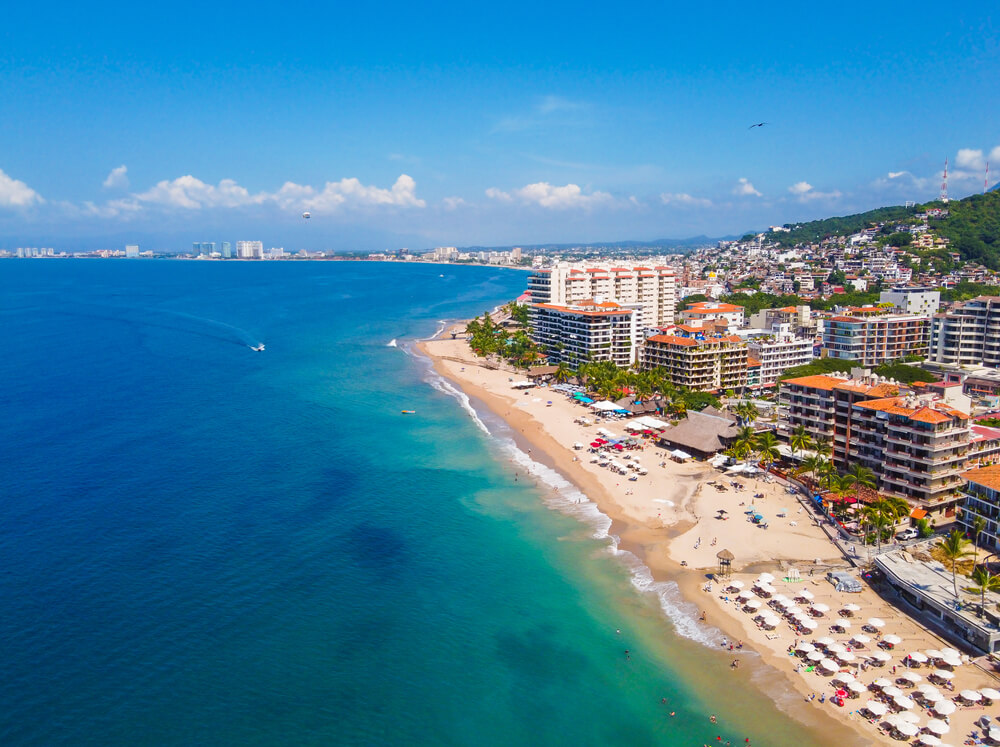 Traveler's Guide to Playa Camarones (Vallarta, Mexico) - Bookaway