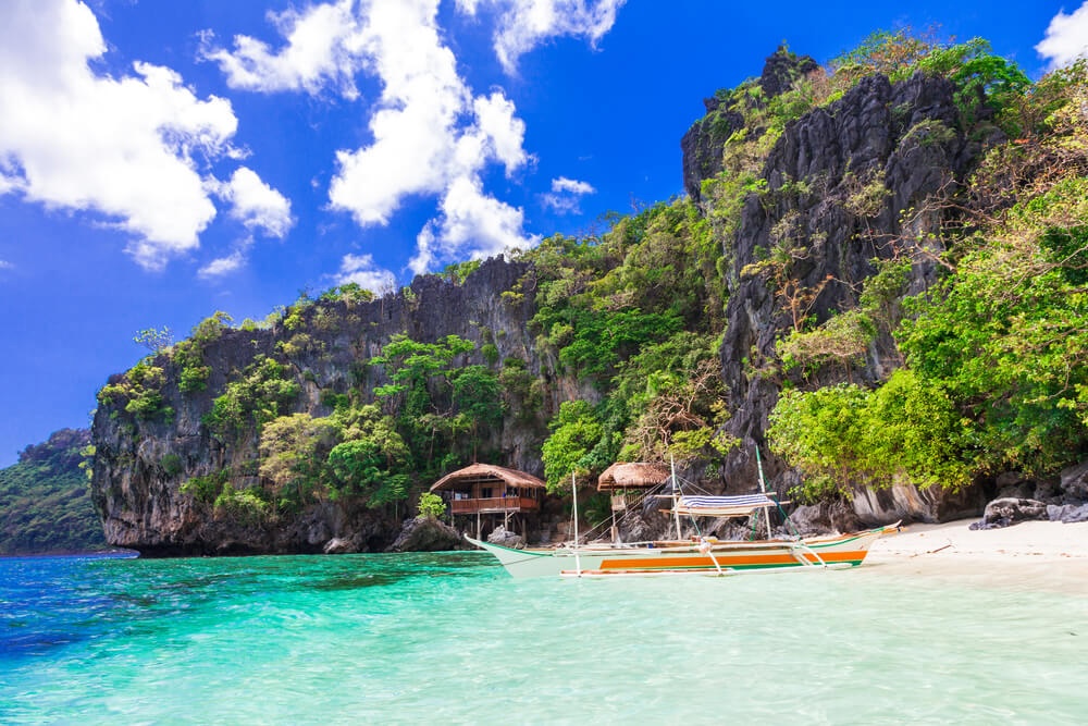 cliffs at El Nido Beach