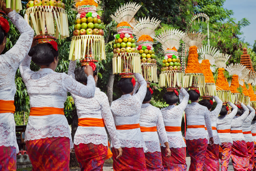 Indonesian women in traditional clothing