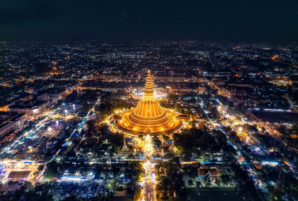 Nakhon Pathom stupa at night