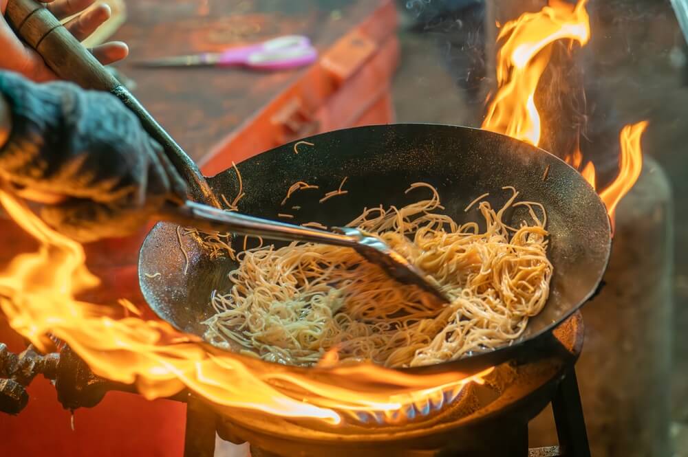 wok cooking budget street food in Thailand